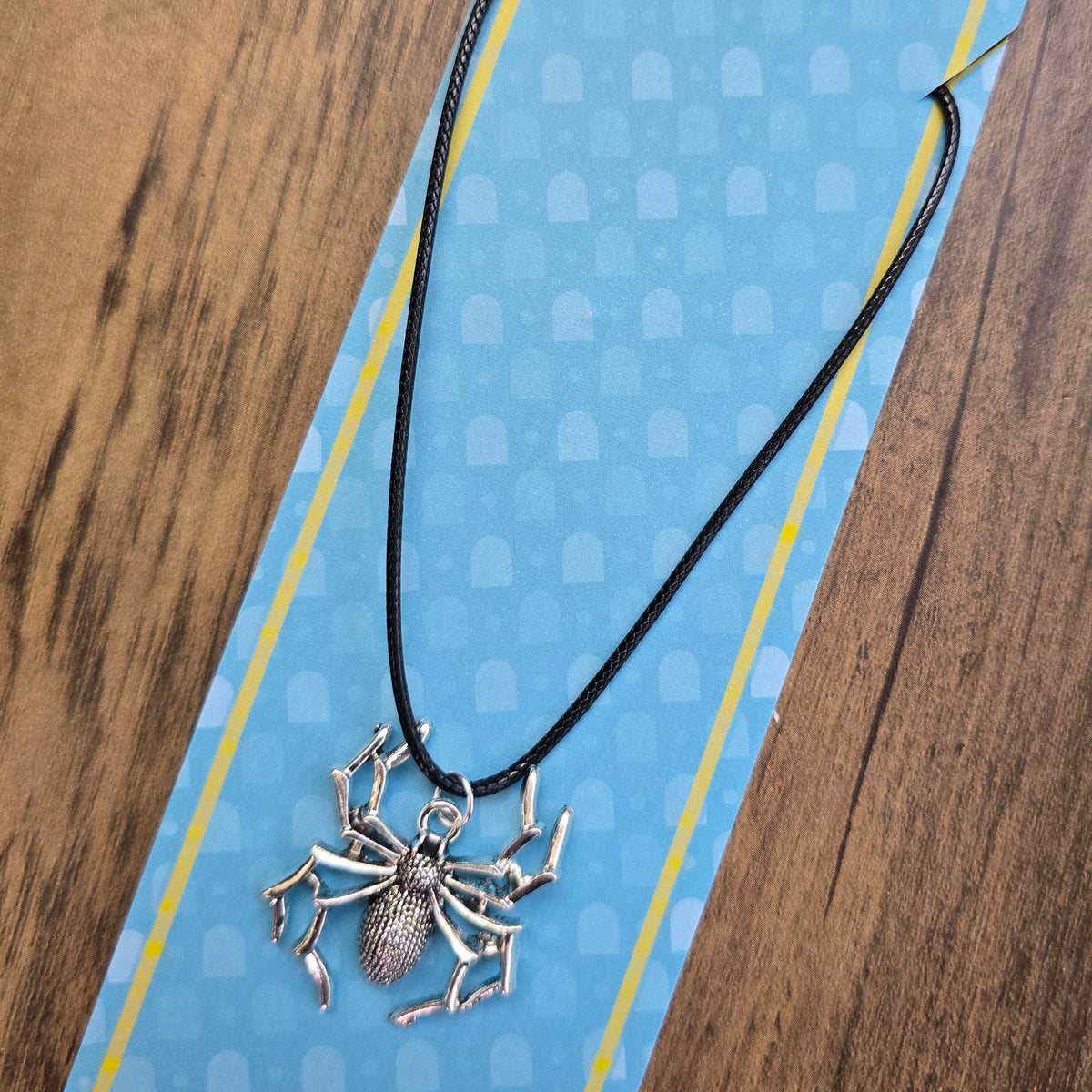 Clasp Necklace- Spider